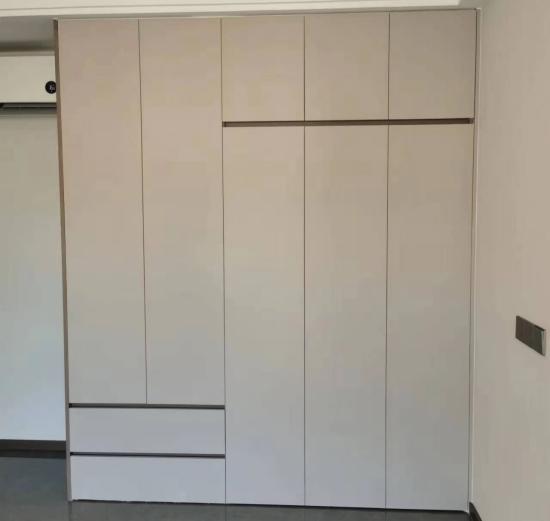 Cabinet body made of aluminum honeycomb panels